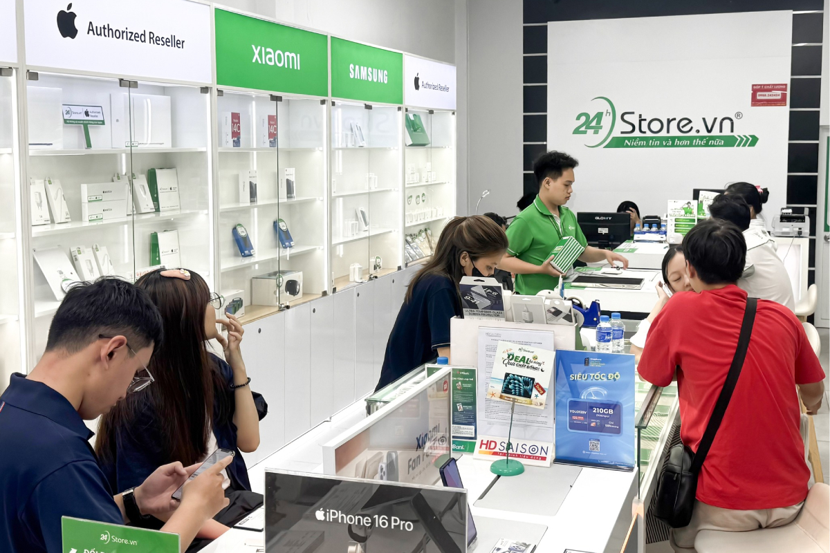 Khách sửa tại 24hStore 1