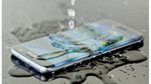 Những điều bạn cần làm khi Smartphone bị rớt nước