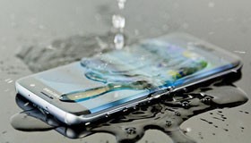 Những điều bạn cần làm khi Smartphone bị rớt nước
