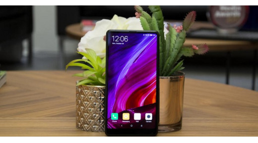 Xiaomi Mi Mix 2S bất ngờ xuất hiện trong trailer quảng cáo của Pacific Rim