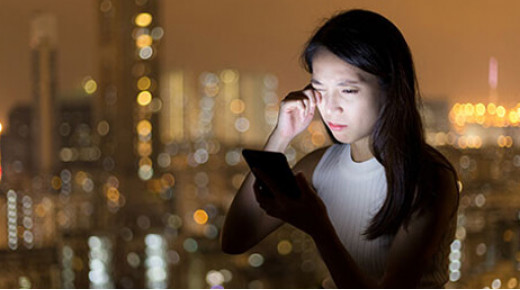 Cách bảo vệ mắt khi dùng điện thoại