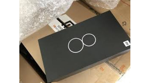 Xiaomi Mi 8 chính thức lộ diện