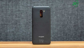Trên tay Poco F1: gã khổng lồ trong vóc dáng tí hon