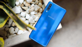 Đánh giá Samsung Galaxy A7 2018: 3 camera sau thần thánh, cảm ứng vân tay dính ngay nút nguồn