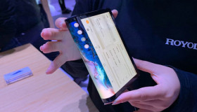 Smartphone màn hình gập đầu tiên trên thế giới chính thức ra mắt