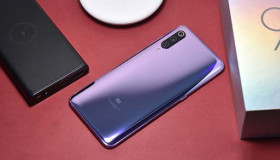 Mở hộp Xiaomi Mi 9: Snapdragon 855, 3 camera, cảm biến vân tay dưới màn hình