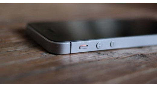 iPhone SE mới chính thức được trưng bày trên Apple Store với giá 249 USD