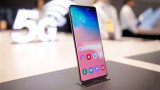 Trên tay Samsung Galaxy S10 5G: Liệu chăng mặt lưng bằng “Gốm
