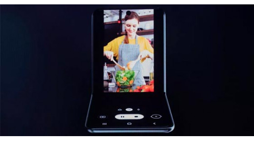 Samsung khoe thiết kế điện thoại nắp gập mới