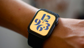 Người dùng Apple Watch SE gặp lỗi quá nhiệt