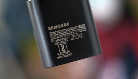 "Học hỏi" iPhone 12, Samsung Galaxy S21 sẽ bỏ củ sạc và tai nghe