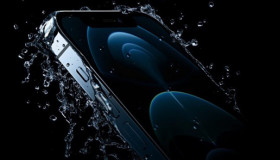 Vượt Samsung, iPhone 12 trở thành smartphone chống nước tốt nhất