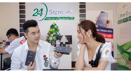 Ưng Hoàng Phúc tặng bà xã Kim Cương iPhone 12 Pro Max mừng NĂM MỚI tại 24hStore