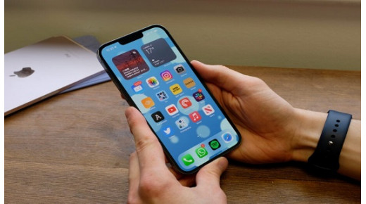 Apple thừa nhận sản phẩm bị lỗi, iFan hốt hoảng khi iPhone biến thành "cục gạch" chỉ sau một đêm