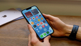 Apple thừa nhận sản phẩm bị lỗi, iFan hốt hoảng khi iPhone biến thành "cục gạch" chỉ sau một đêm
