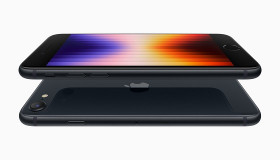 Vì sao giá ra mắt của iPhone SE 2022 đắt hơn iPhone SE 2020 đến 30$?