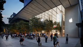 Apple Store ở Singapore "ra lệnh" không cho người xếp hàng mua iPhone 14 Series???