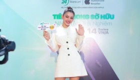 Hoa hậu Tiểu Vy trở thành iFan chính hiệu khi đến 24hStore sắm iPhone 14 Pro Max