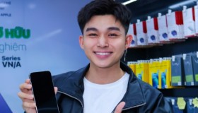 Jun Phạm “chơi trội” khi camp đêm tại 24hStore để sắm iPhone 14 Pro Max