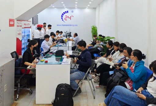 thay-kinh-camera-sau-vivo-y55s-2017-1610-2.jpg