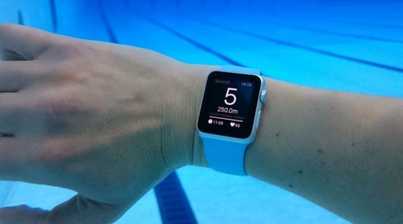 Apple Watch Series 2 tính năng Chống nước cao cấp apple watch series 2 42mm mat nhom mau trang day cao su new hinh anh 3
