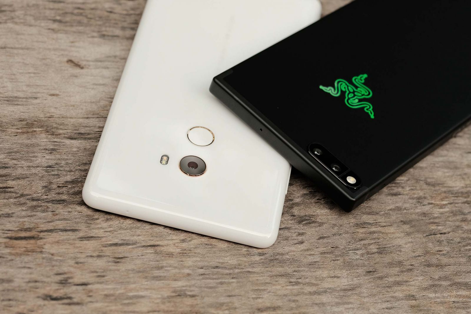 xiaomi mi mix 2 va razer phone hinh anh 3