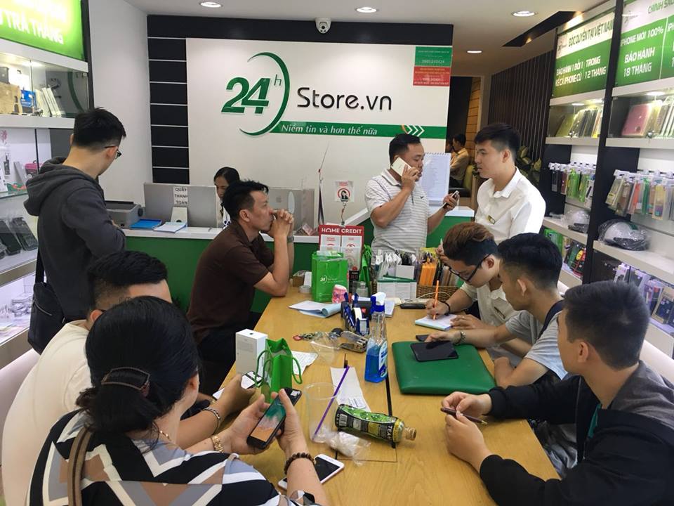 Cửa hàng 24hStore.vn vivo v7 plus