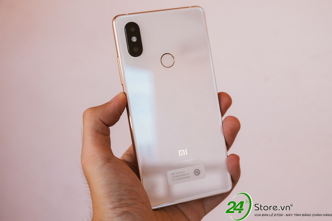 mặt sau Xiaomi Mi 8 SE
