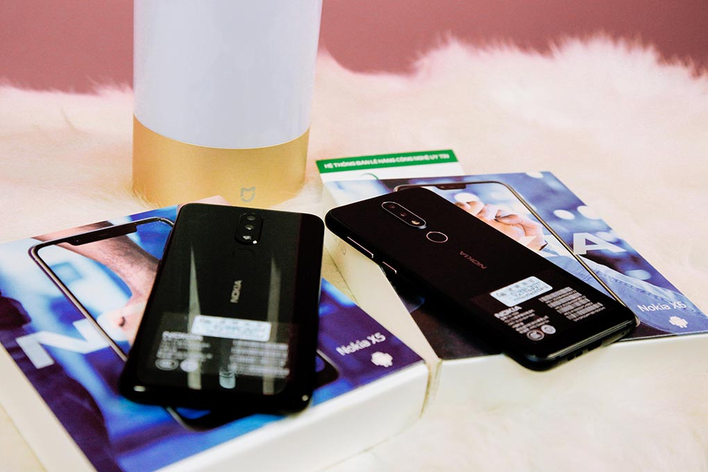 Nokia X5 vs Nokia X6 hinh 1