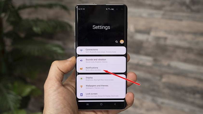 Bước 1 hiển thị phần trăm pin trên Galaxy S10/S10+ hay Galaxy S10e Bước 1 hiển thị phần trăm pin trên Galaxy S10/S10+ hay Galaxy S10e
