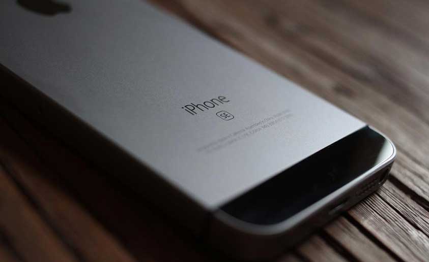 iPhone SE mới chính thức được trưng bày trên Apple Store với giá 249 USD