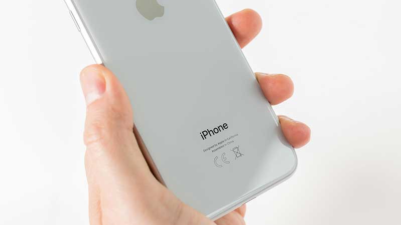 Iphone 8 trang bị chip xử lý Apple A11 Bionic 6 nhân, đi kèm với đó là RAM 2GB, đồ họa Apple GPU 3 nhân