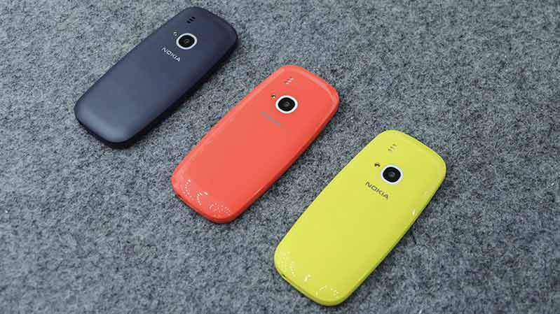 Nokia 3310 có lớp vỏ khá bóng bẩy được làm bằng nhựa Nokia 3310 2 sim 2017 Chinh Hang hinh anh 3