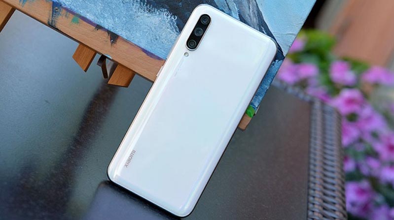 Giá Xiaomi Mi CC9e và Mi CC9