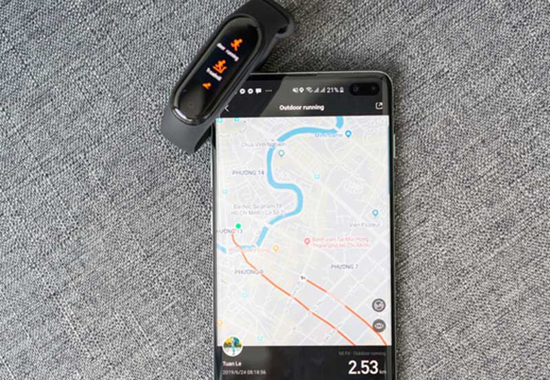 Mi Band 4 thống kê dữ liệu qua điện thoại
