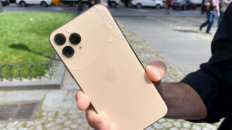 Vì sao chi phí thay mặt lưng iPhone 11 lại đắt đỏ? hình 1 Vì sao chi phí thay mặt lưng iPhone 11 lại đắt đỏ?