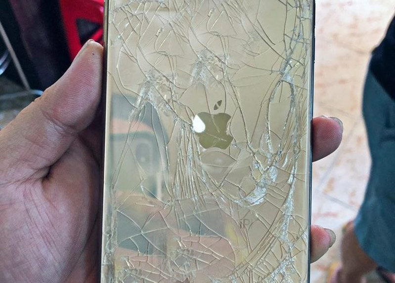 Tuy nhiên chi phí thay mặt lưng iPhone 11 có khả năng sẽ không đắt như thế nữa Tuy nhiên chi phí thay mặt lưng iPhone 11 có khả năng sẽ không đắt như thế nữa