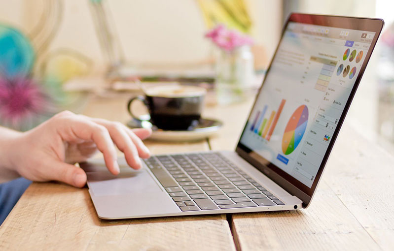 Macbook Air 13 inch MVFL2 2019 - Bàn phím cánh bướm có đèn sáng dùng trong đêm Force Touch Trackpad hữu ích