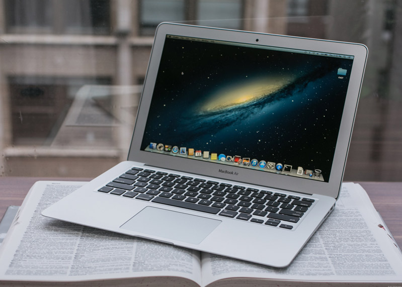 Macbook Air 13 inch MD760B 2014 cũ – Màn hình hiển thị rực rỡ và âm thanh sống động