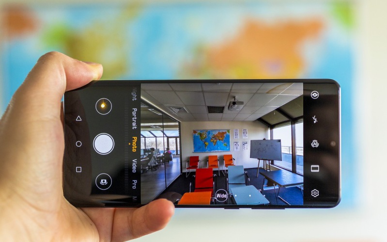 Chỉnh khẩu độ mở to trong điều kiện chụp thiếu sáng