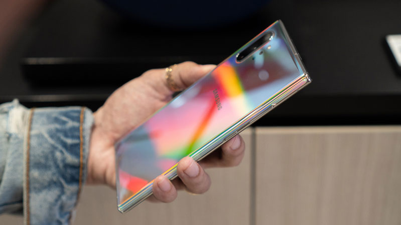 thiết kế vuông vức hiện đại của note 10+