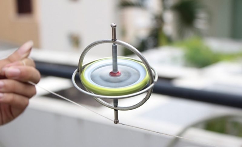 Con quay hồi chuyển 3 chiều được ứng dụng ra sao trên smartphone Con quay hồi chuyển 3 chiều