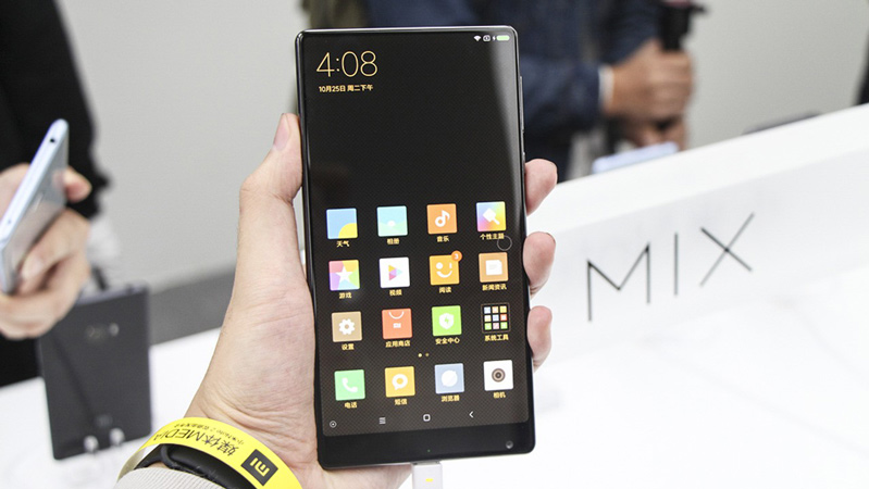 Màn hình tràn cạnh ra đời có khiến mặt kính 5D bị lỗi thời hình 2 Màn hình tràn cạnh ra đời có khiến mặt kính 5D bị lỗi thời