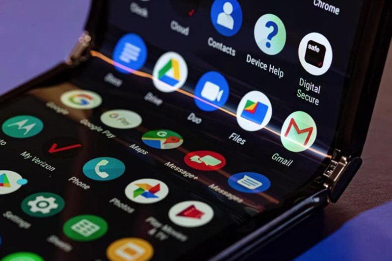 So sánh Galaxy Fold và Motorola Razr: đâu mới là smartphone màn hình gập tốt nhất 2019? hinh 2 Motorola Razr thiết kế gập dọc