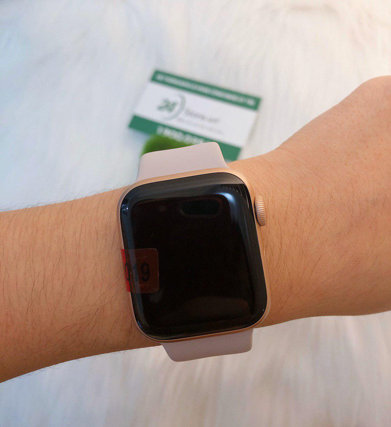 Apple Watch Series 4 GPS - mặt nhôm, dây cao su