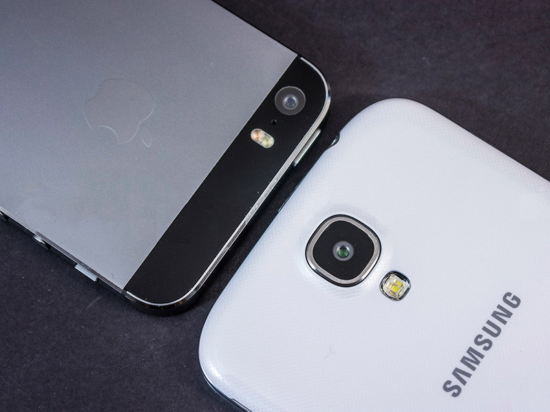 sự đối đầu giữa iphone và galaxy s