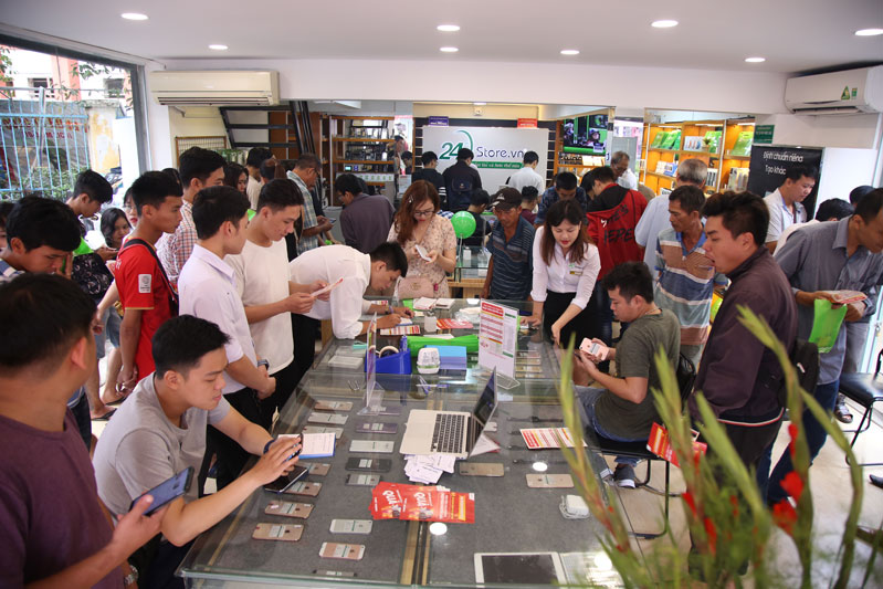 Apple Watch Series 4 LTE - mặt thép, dây thép milanes - 44mm - cũ Apple Watch Series 4 LTE - mặt thép, dây thép milanes - 44mm - cũ