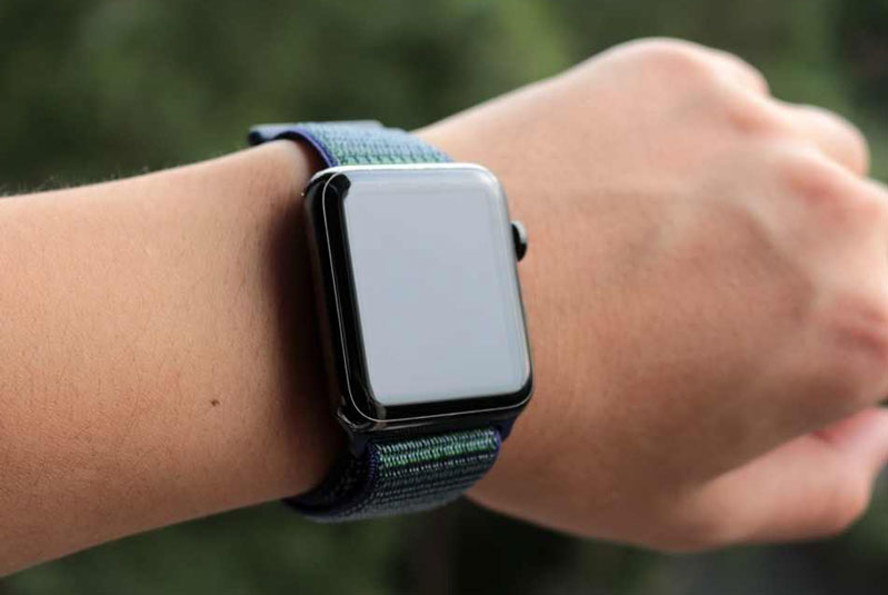 Apple Watch Series 4 GPS - mặt nhôm - dây Sport Loop - 44mm – Cũ