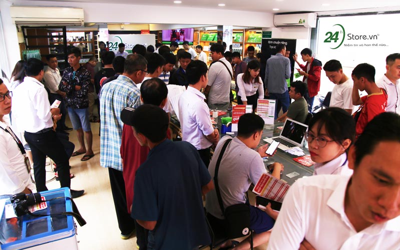 Bạn nên sở hữu Apple Watch Series 4 LTE - mặt thép, dây cao su ở đâu là tốt nhất?