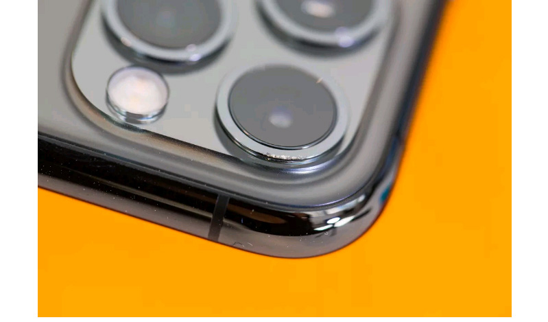 Một số hư hại khi thả rơi độ cao 8 feet Một số hư hại khi thả rơi độ cao 8 feet